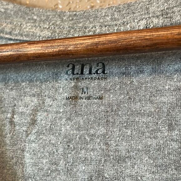 a.n.a basic shirt size medium - Picture 3 of 4